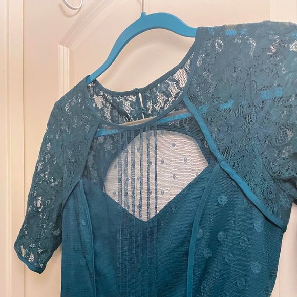 🎉 3/21 Host Pick! 🎉 BCBG Max Azria Teal Lace & Tulle Cocktail Dress - Size 4 - Picture 7 of 12